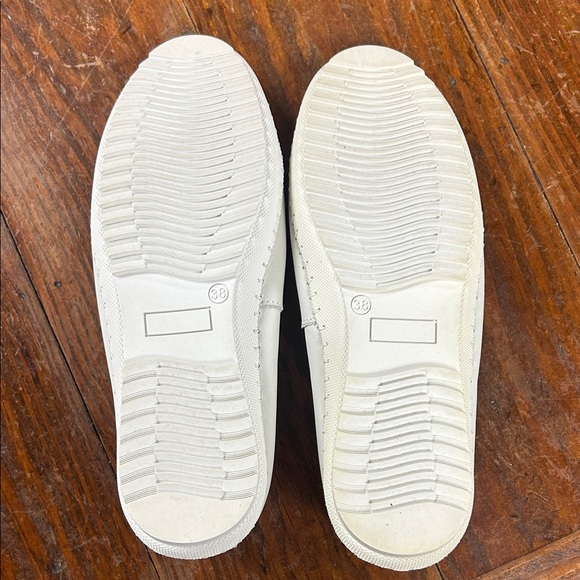 NWOB Women's White Flats - Bos & Co - Picture 4 of 7